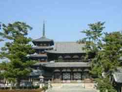 Templo Horyu-ji, construído por volta de 607. A sua construção representa o estilo arquitectónico do período Asuka. Património mundial da humanidade. Mais antiga estrutura de madeira conhecida.